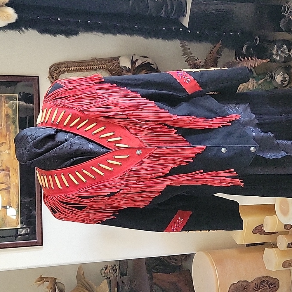 NWOT DIAMOND LEATHER WESTERN FRINGE JACKET.